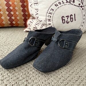 AEROSOLES In A Cinch Slide On Mule Flannel Black and Gray with Silver Accents